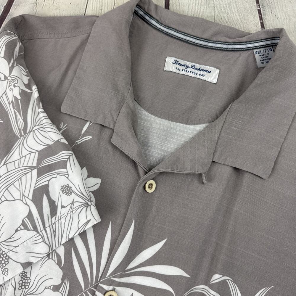 Tommy Bahama Men's, Veracruz Cay Aloha Lei Camp Shirt, Harbor Gray, XXL